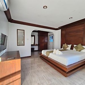 Deluxe  Beach Bungalow